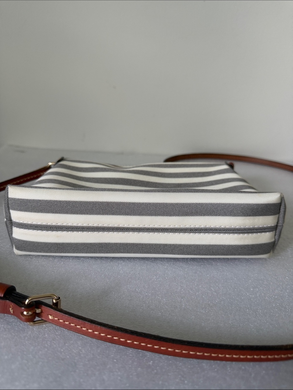 DOONEY & BOURKE Sullivan Striped Canvas Leather Crossbody Bag Purse Gray - Picture 6 of 15